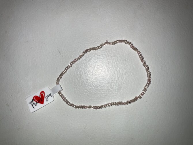 VARIEDAD DE PULSERAS CON PIEDRAS DE DIFERENTES TONOS DE ROSADO