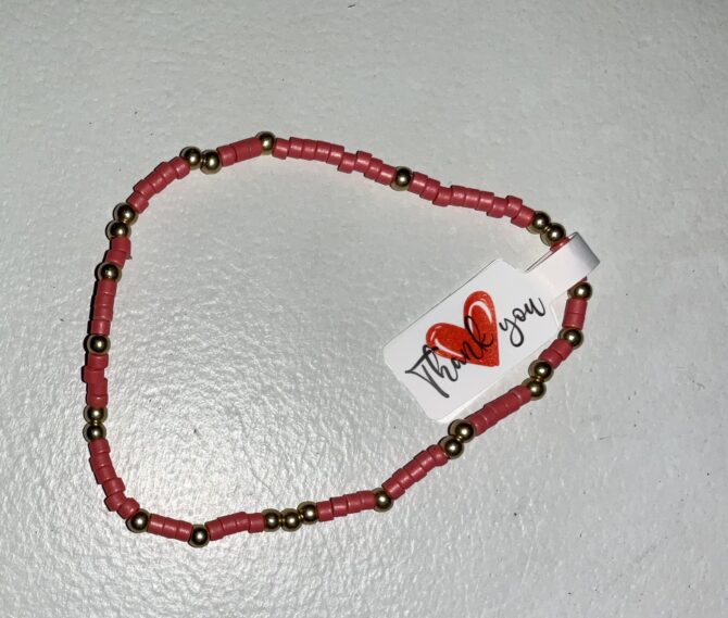 VARIEDAD DE PULSERAS CON PIEDRAS DE DIFERENTES COLORES Y DORADO