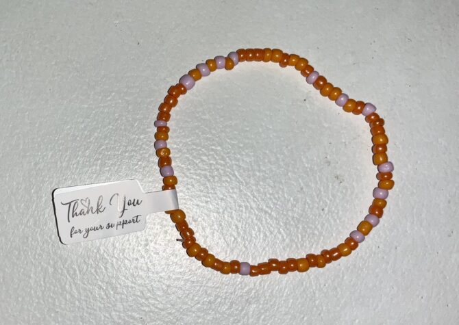 VARIEDAD DE PULSERAS CON PIEDRAS DE DIFERENTES TONALIDADES