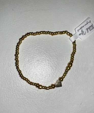 Aesthetic:  PULSERA EN PIEDRAS Y CORAZON DORADO