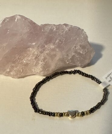 PULSERA TORNASOL MARRON CON PIEDRAS Y CORAZON DORADOS