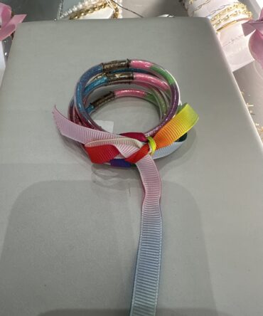 Aesthetic:  Pulsera en goma multicolor para niña