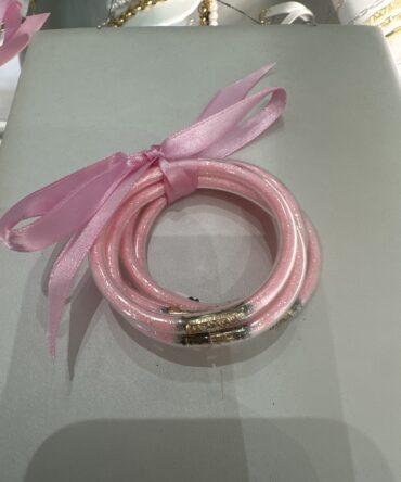 Aesthetic:  Pulsera en goma color rosado para niña