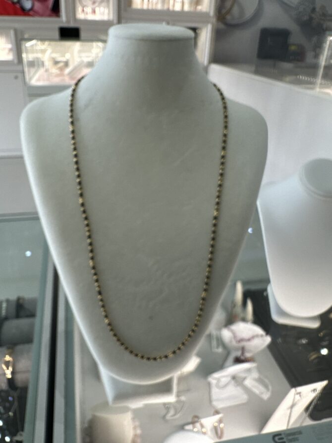 CO88: Collar en tonos negro y dorado
