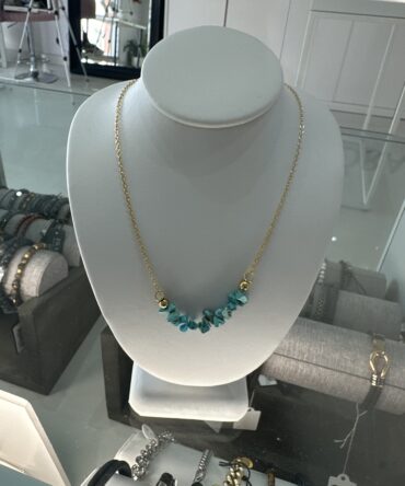 CO88: Collar dorado con piedras en tono turquesa