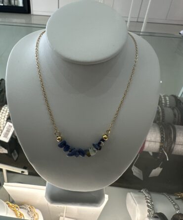 CO88: Collar dorado con piedras en tono verde