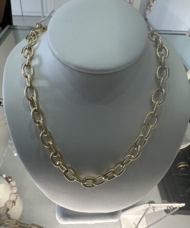Carolina: COLLAR DORADO EN ESLABONES