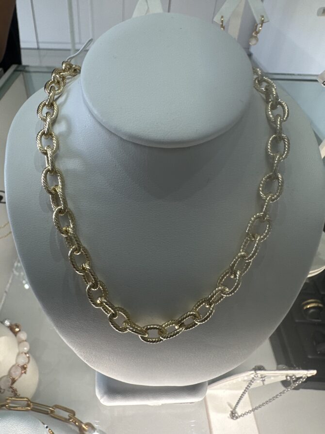 Carolina: COLLAR DORADO EN ESLABONES