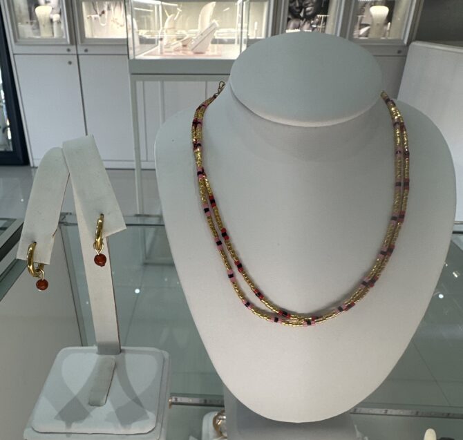 C088: VARIEDAD DE COLLARES EN TONALIDADES TIERRA