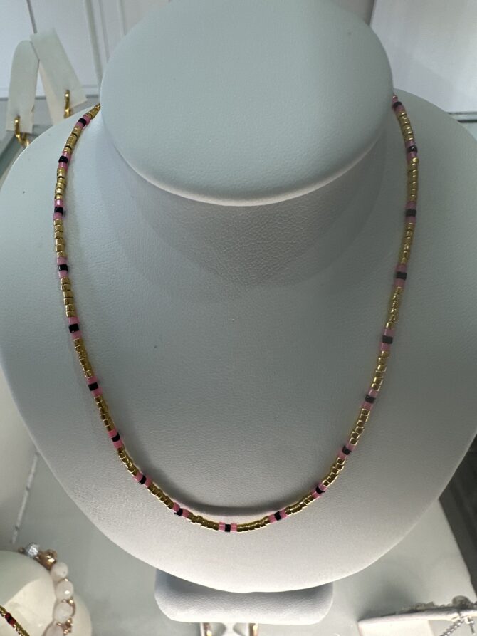 C088: VARIEDAD DE COLLARES EN TONALIDADES TIERRA