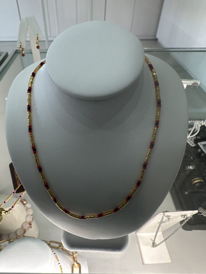 C088: VARIEDAD DE COLLARES EN TONALIDADES TIERRA