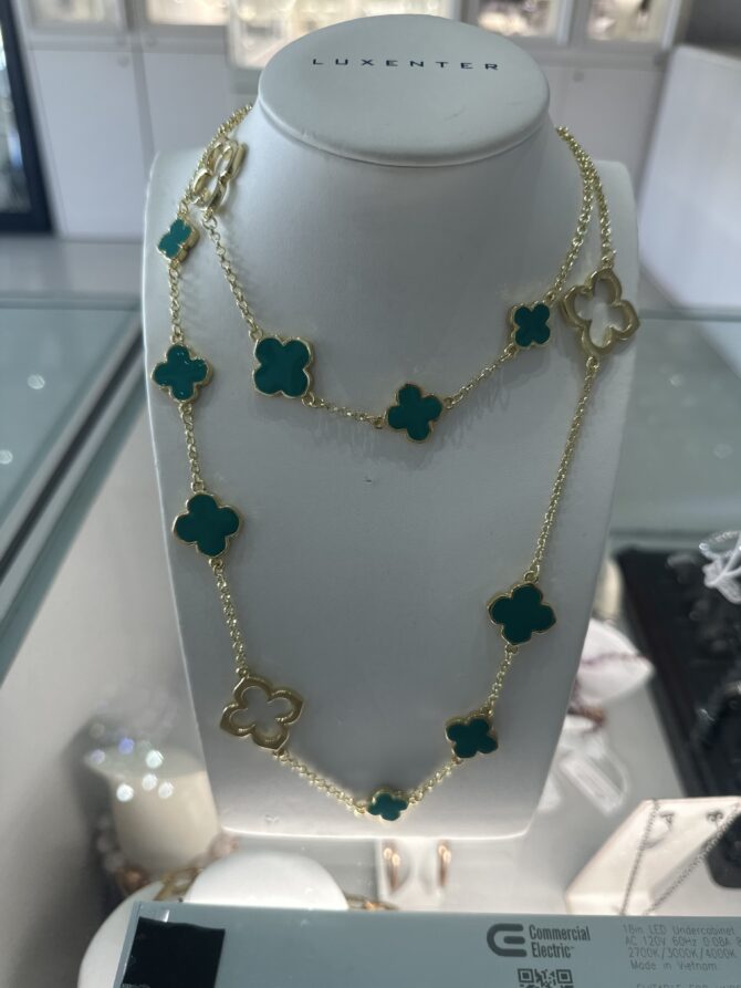 Carolina: Collar dorado con flores verdes CL2