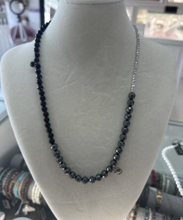 Luxenter: Collar en piedras negras y plateadas CBXA08411000