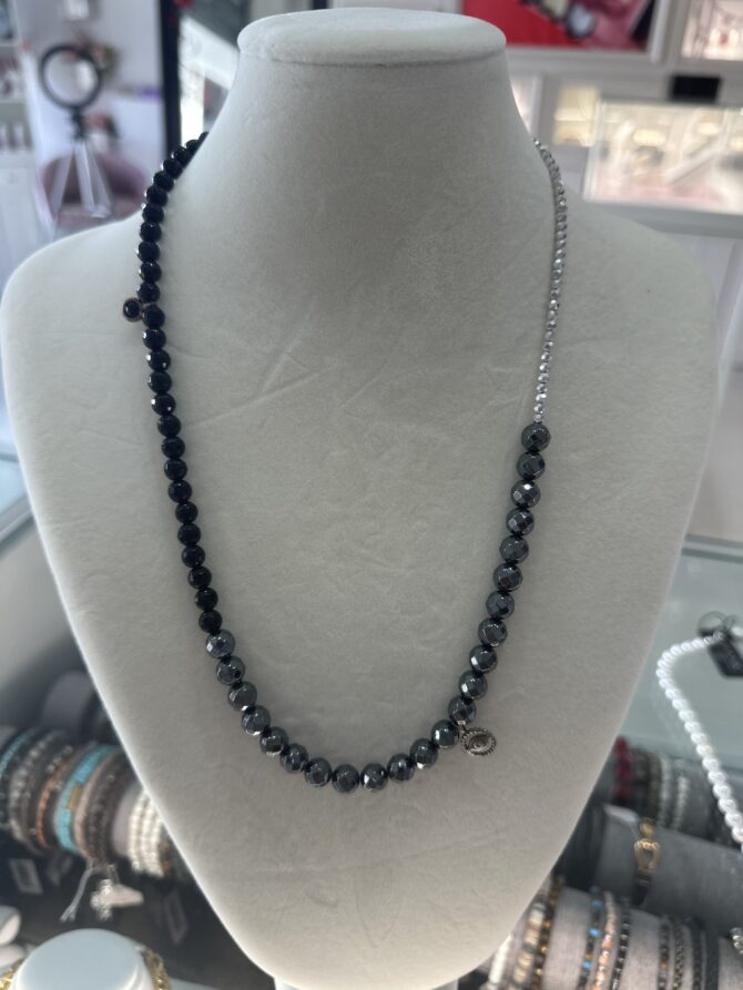 Luxenter: Collar en piedras negras y plateadas CBXA08411000