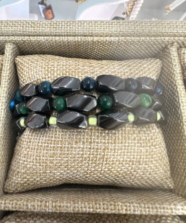 Aesthetic: PULSERAS DE PIEDAS IMANTADAS CON PIEDRAS DE DIFERENTES TONALIDADES