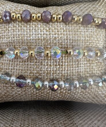 Aesthetic: Pulseras en hilo con piedras de diferentes tonalidades