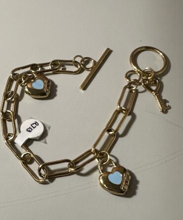 Aesthetic: Pulsera en tono dorado con charms RJ13
