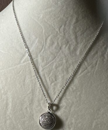 Aesthetic: Collar en tono plata y dije con zirconias