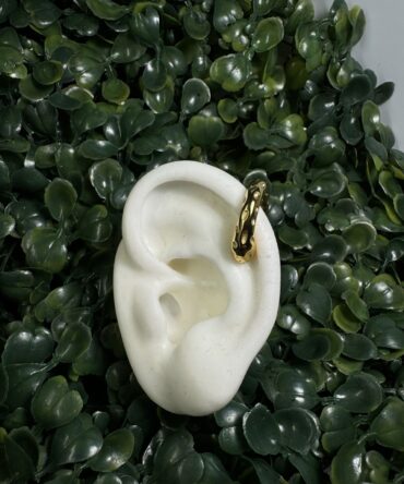 Acenttum: Ear cuff en tono dorado ER-147