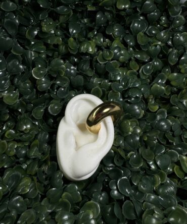 Acenttum: Ear cuff en tono dorado ER-48