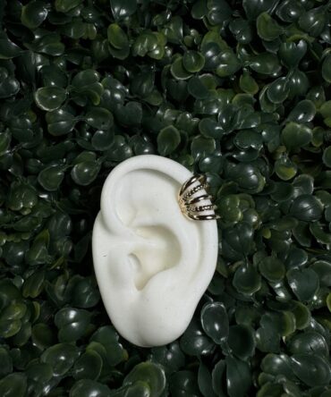 Acenttum: Ear cuff en tono dorado ER-108