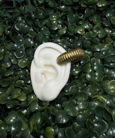 Acenttum: Ear cuff en tono dorado ER-27