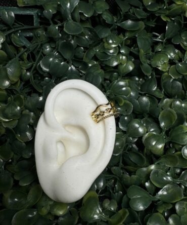 Acenttum:  Ear cuff en tono dorado ER30