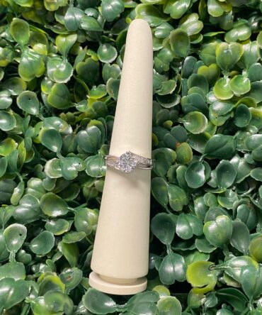 Aesthetic:  Aro de matrimonio en tono plateado R27161