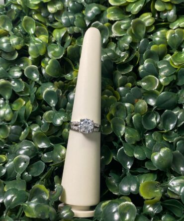 Aesthetic:  Aro de matrimonio en tono plateado GKL-001