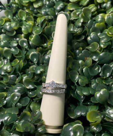 Aesthetic:  Aro de matrimonio en tono plateado GKL-826