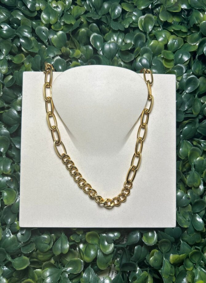 C088: Collar unisex en tono dorado 8CN-26397