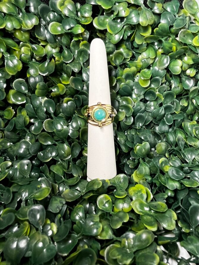 Acenttum: SORTIJA EN TONO DORADO CON PIEDRA TURQUESA RN-56