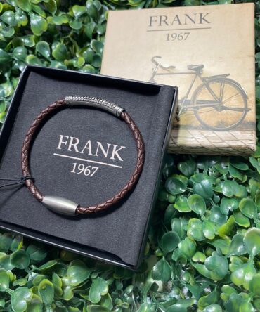 Frank: Pulsera en piel marrón y y detalles en plata 7FB-0442