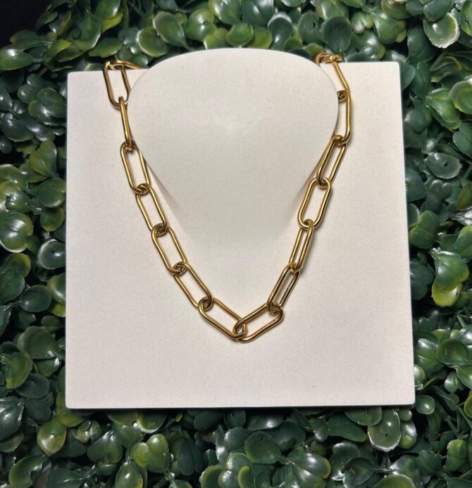 Acenttum:  Collar unisex en tono dorado NK36