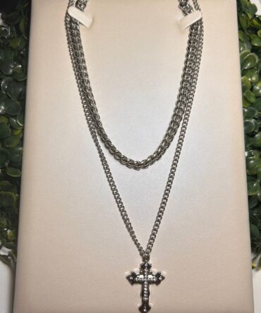 Acenttum: Collar doble con crucifijo en tono plateado (Unisex) NK-169
