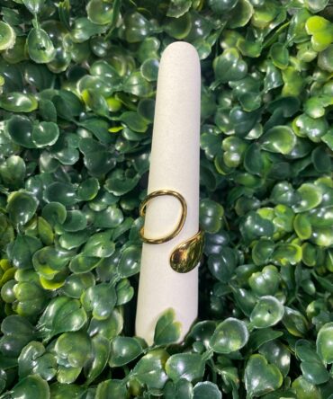 Aesthetic:  Sortija dorada Z78