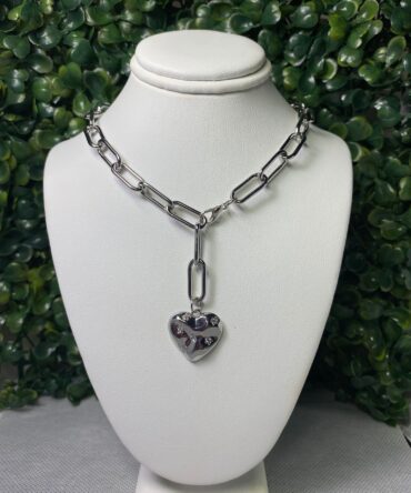 Aesthetic: Collar plateado con dije de corazón Z33.1