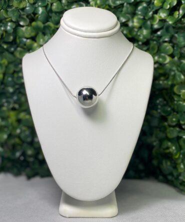 Aesthetic: Collar plateado con esfera Z34.2