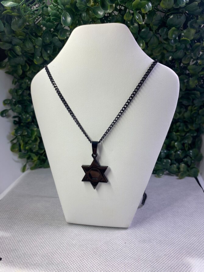 Classic of NY: Cadena negra con dije de estrella SL-7335