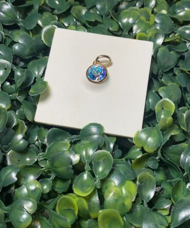 Brossway: Dije dorado con zirconia azul BTJM251