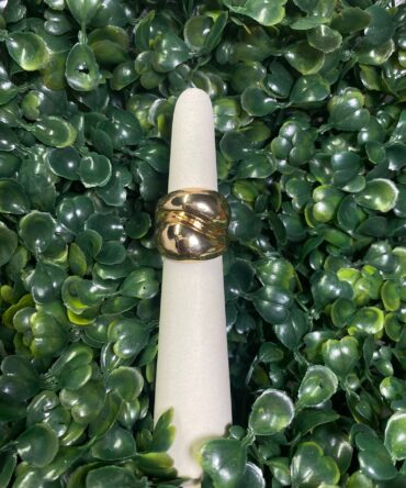 Aesthetic:  Sortija dorada Z86