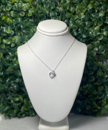 Classic of NY: Collar plateado con dije de corazón M-7567