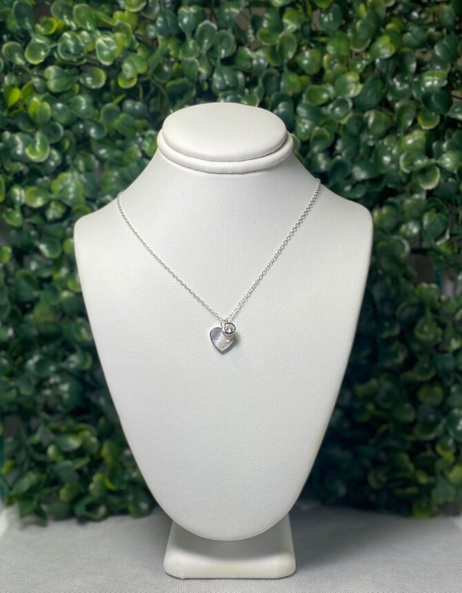 Classic of NY: Collar plateado con dije de corazón M-7567