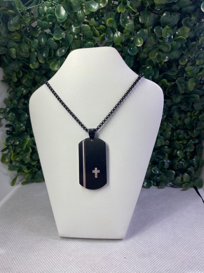 Classic of NY: Cadena negra con dije negro y plateado SL-7142