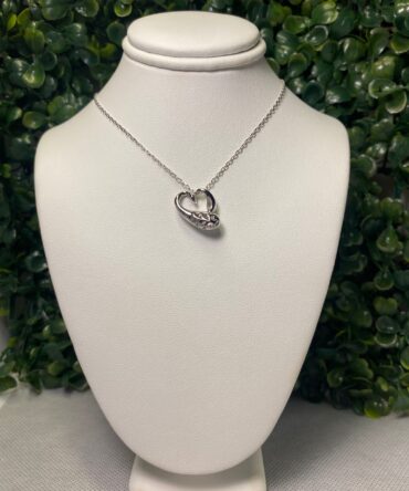 Classic of NY: Collar plateado con dije de corazón L-4436