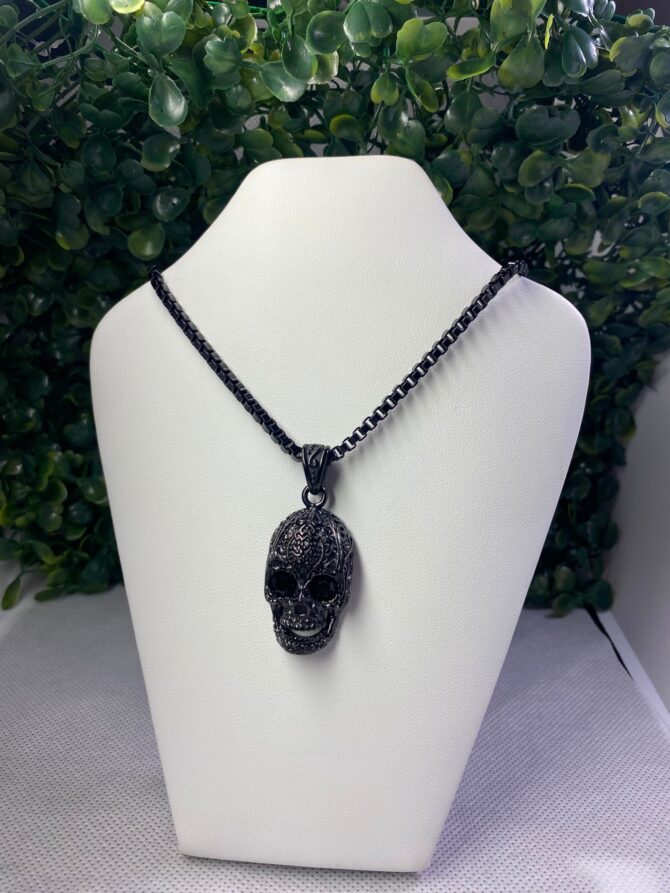 Classic of NY: Cadena negra con dije de calavera SL-7324