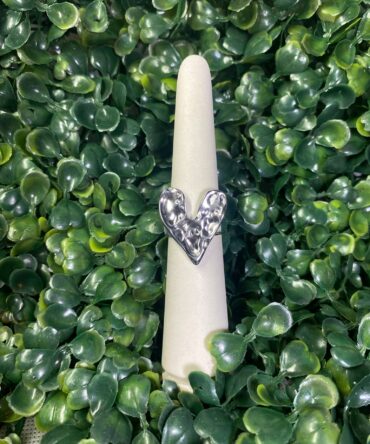 Aesthetic:  Sortija plateada en forma de corazón Z80