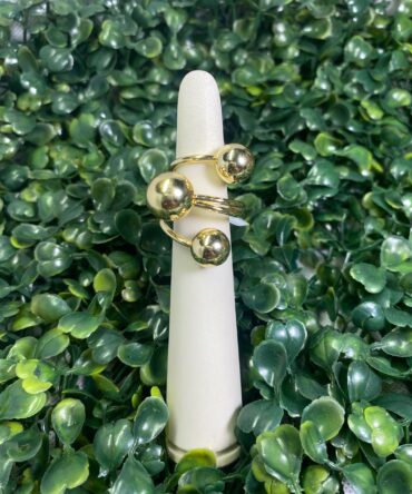 Aesthetic:  Sortija dorada Z72