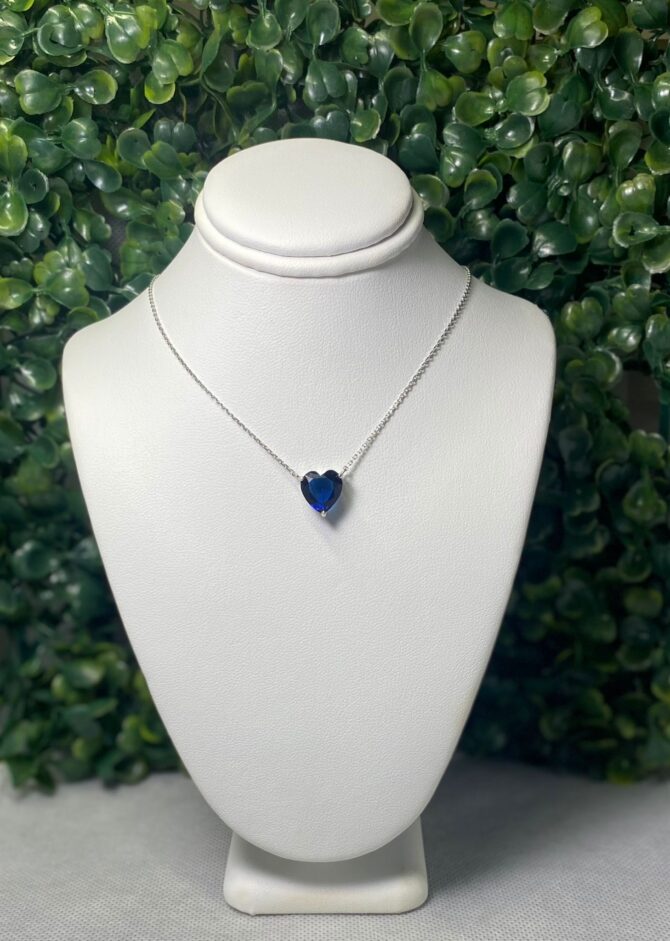 Classic of NY: Collar plateado con dije de corazón M-7297