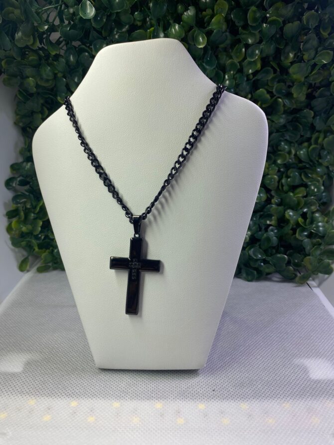 Classic of NY: Cadena negra con crucifijo SL-7331